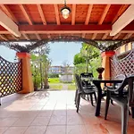 Cozy House With Shared Garden Бибионе
