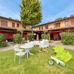 Апартаменты Cozy House With Shared Garden