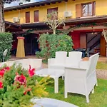 Cozy House With Shared Garden Апартаменты Бибионе