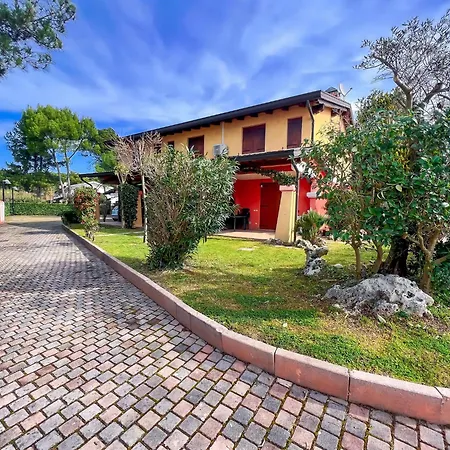 Cozy House With Shared Garden