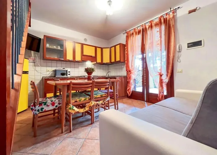 Cozy House With Shared Garden Apartment Bibione