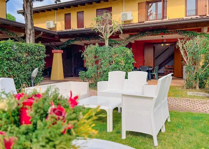 Cozy House With Shared Garden Apartment Bibione