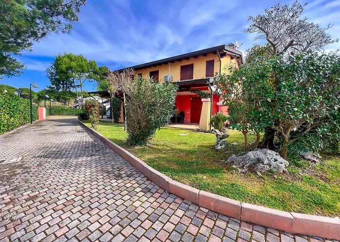 Cozy House With Shared Garden