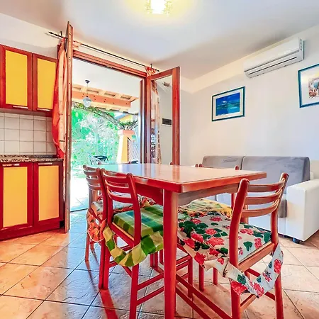 Apartmán Cozy House With Shared Garden *