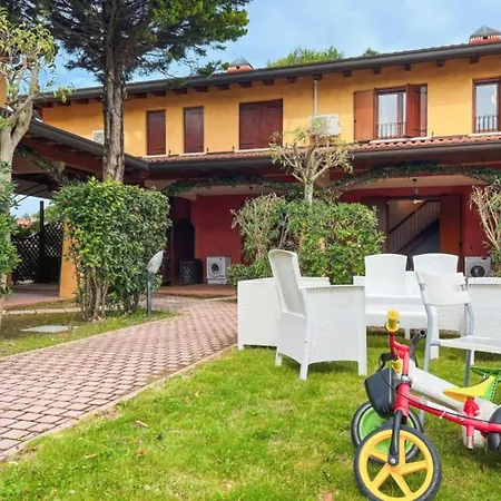 Cozy House With Shared Garden * بيبيوني